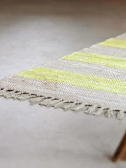 Alfombra artesanal con flecos Chindi