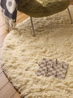 Alfombra artesanal con forma orgánica Tully