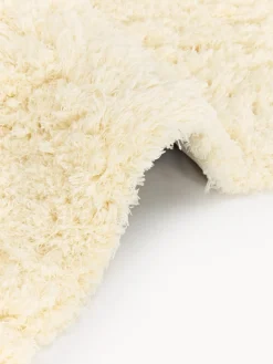 Alfombra artesanal con forma orgánica Tully