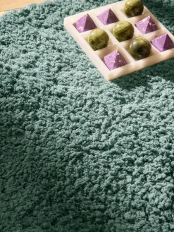 Alfombra artesanal con forma orgánica Tully