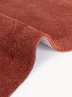 Alfombra artesanal de lana con forma orgánica Kadey