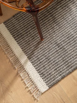 Alfombra corredor artesanal de lana con flecos Kim