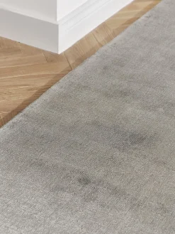 Alfombra corredor artesanal de viscosa Jane