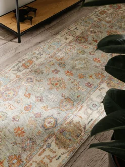 Alfombra corredor con motivos ornamentales Mara