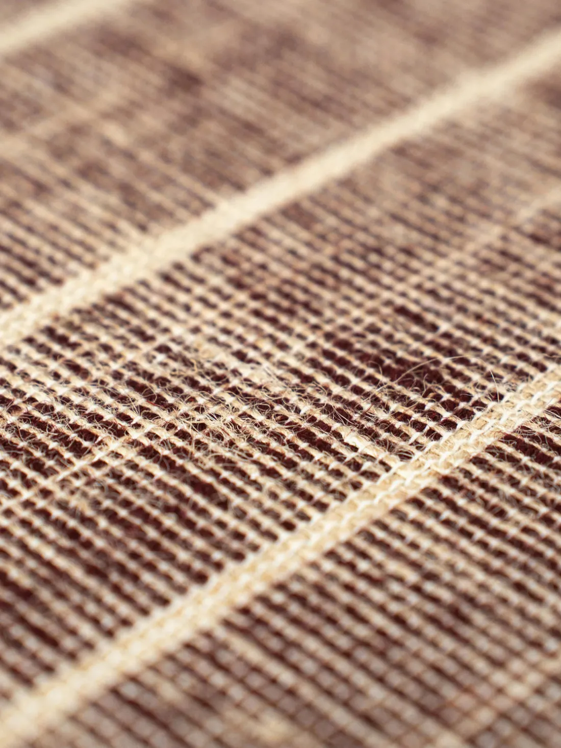 Alfombra corredor de pelo corto con flecos de diseño Folkform Monochrome