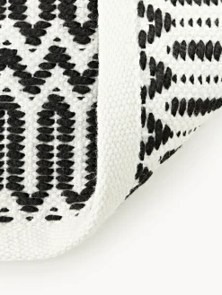 Alfombra corredor exterior artesanal con estampado geométrico Rune