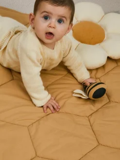 Alfombra de juegos artesanal con juguetes sonajeros Honeycomb