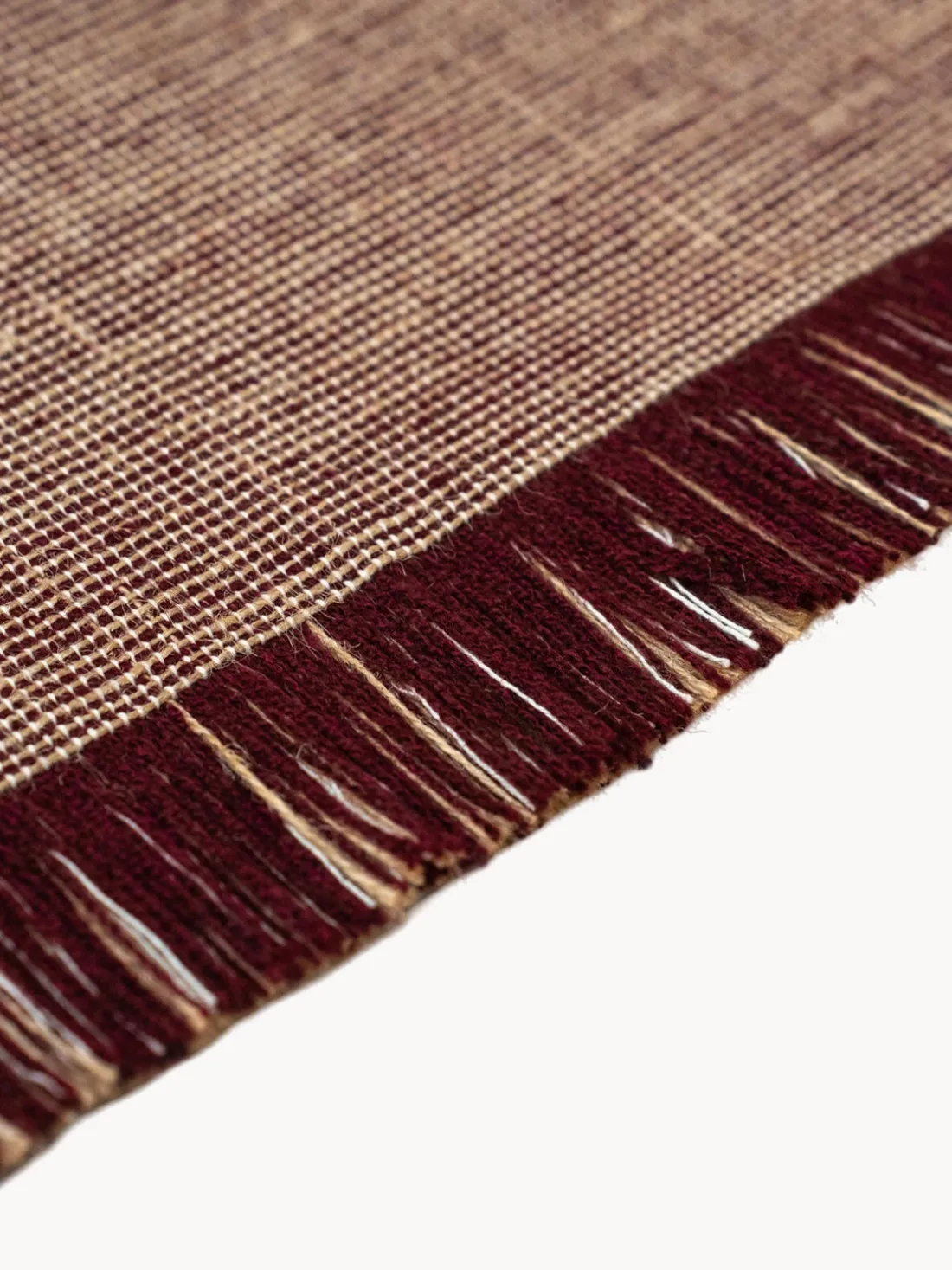 Alfombra de pelo corto con flecos diseño Folkform Monochrome