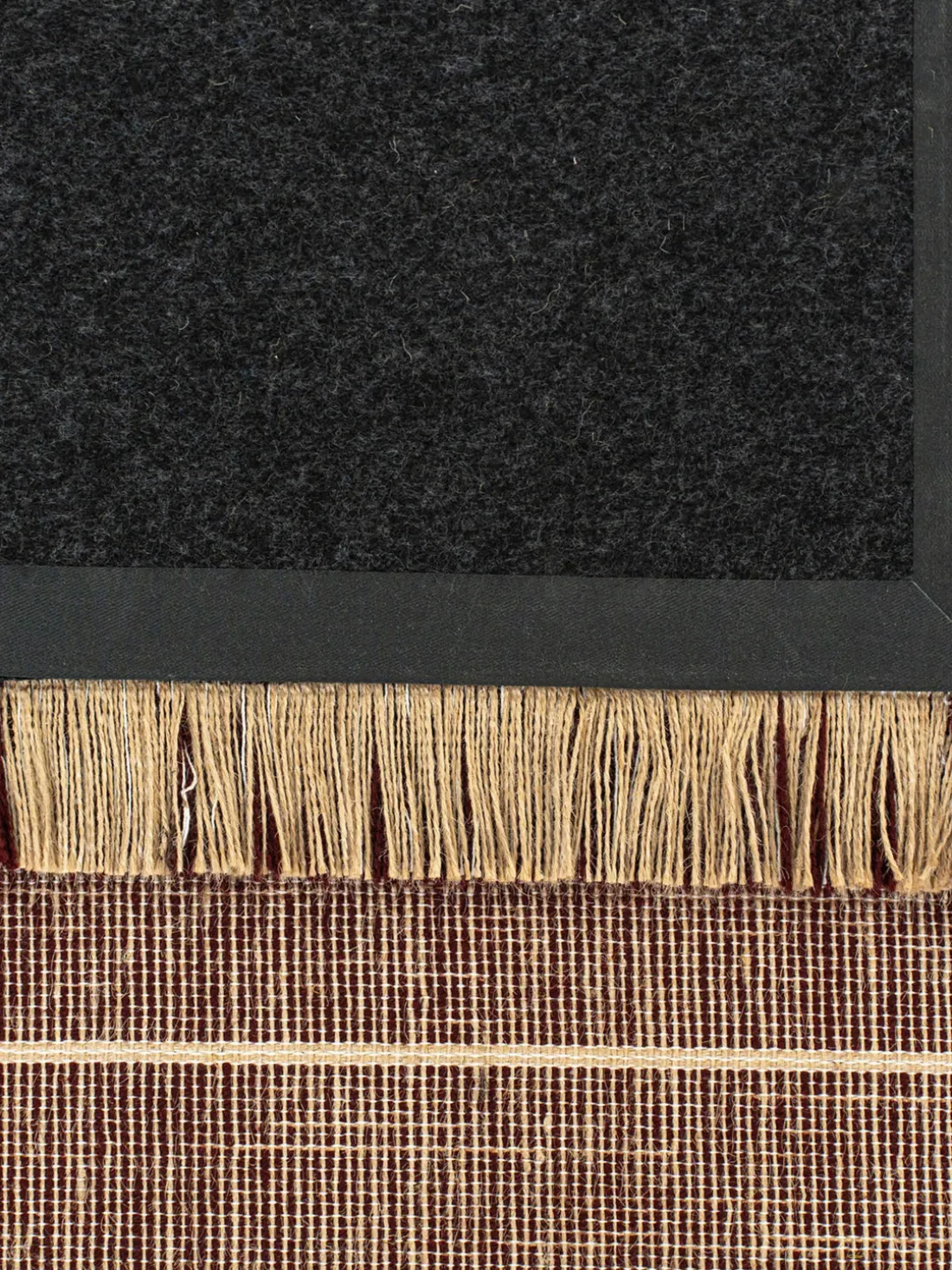 Alfombra de pelo corto con flecos diseño Folkform Monochrome