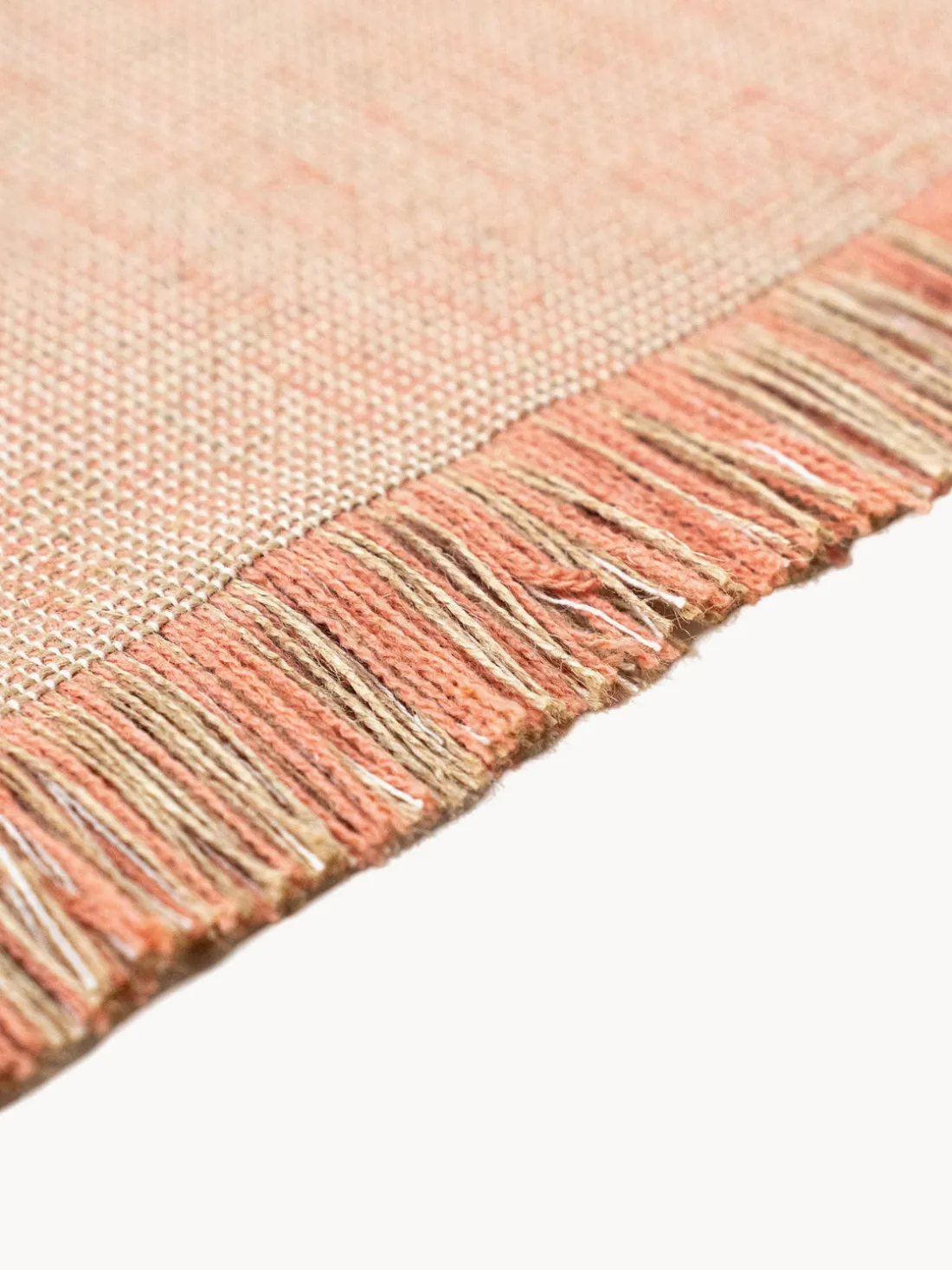 Alfombra de pelo corto con flecos diseño Folkform Monochrome