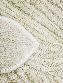 Alfombra infantil artesanal de lana en relieve Sheep, lavable