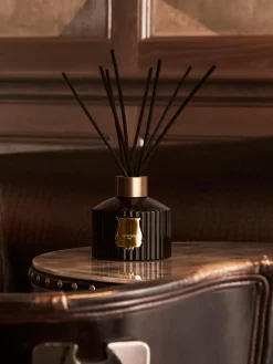 Ambientador artesanal Cyrnos (higo negro, madera de cedro, lavanda, pino)