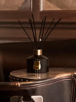 Ambientador artesanal Ernesto (clavo, ládano, madera de roble y pachulí)