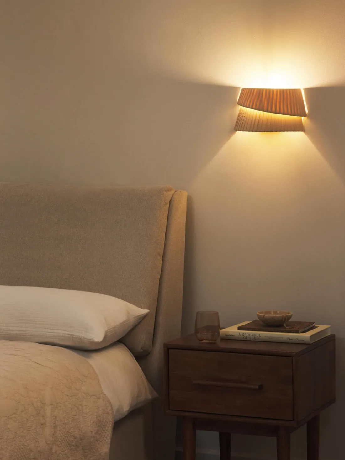 Aplique con pantalla asimétrica Nyla