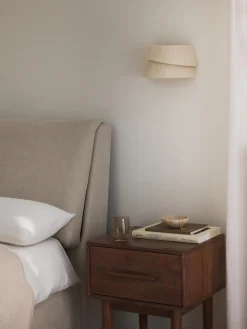 Aplique con pantalla asimétrica Nyla