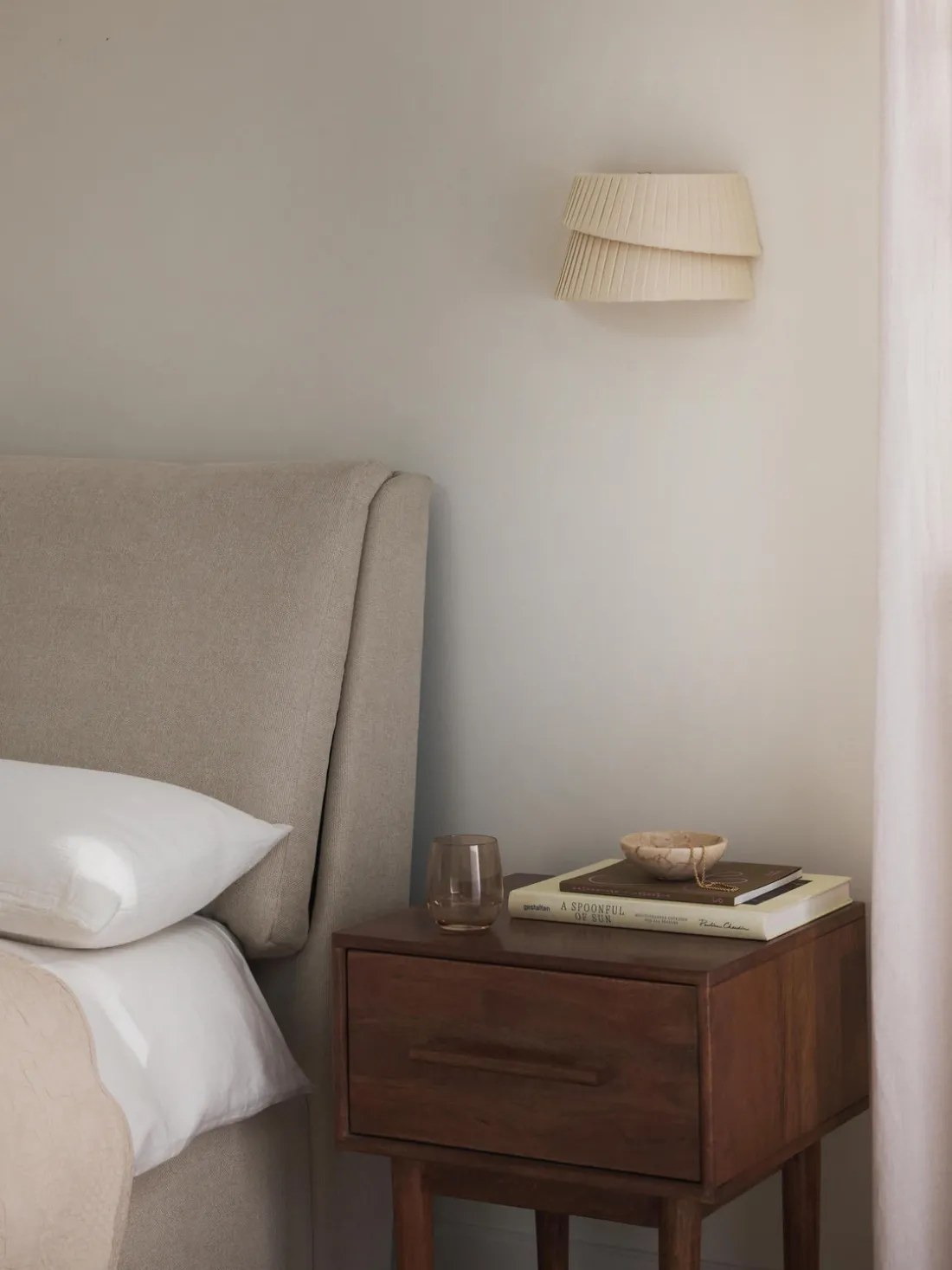 Aplique con pantalla asimétrica Nyla