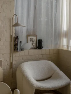 Aplique grande ajustable con enchufe Arum