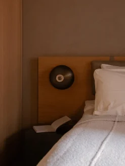 Aplique regulable de travertino Reverse