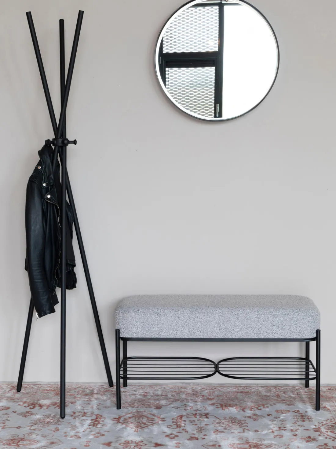 Banco tapizado en tejido bouclé con estante Milou