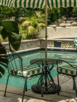 Base de sombrilla redonda Clamshell