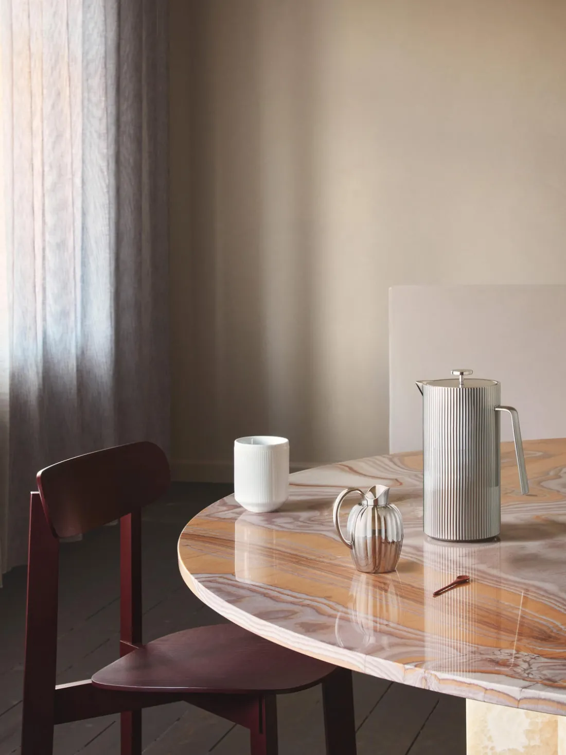 Cafetera de acero inoxidable con estructura ranurada Bernadotte