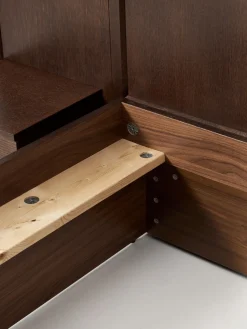 Cama con mesitas de noche y cabecero de madera Nanto