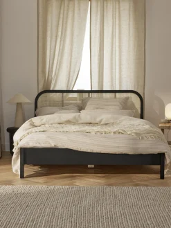 Cama de madera con cabecero en tejido vienés Jones