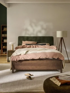 Cama de madera con cabecero tapizado y cajones Santiago