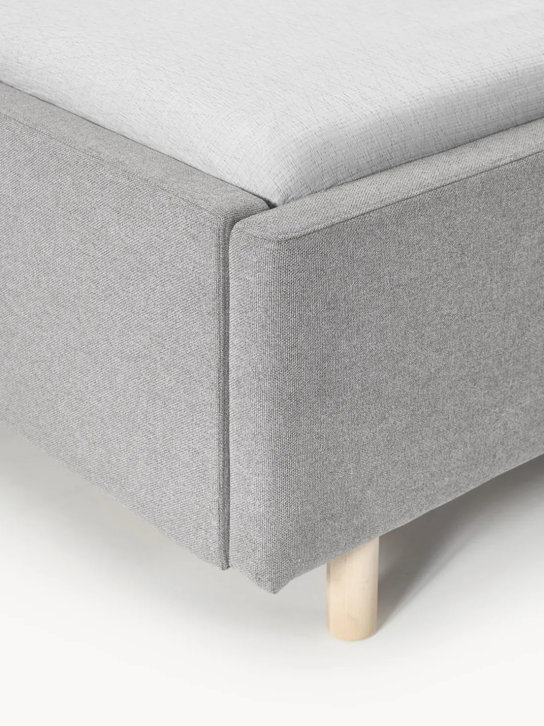 Cama tapizada con espacio de almacenamiento Arche