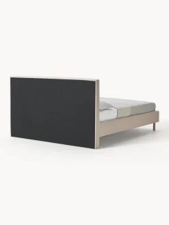 Cama tapizada con patas de madera Giulia