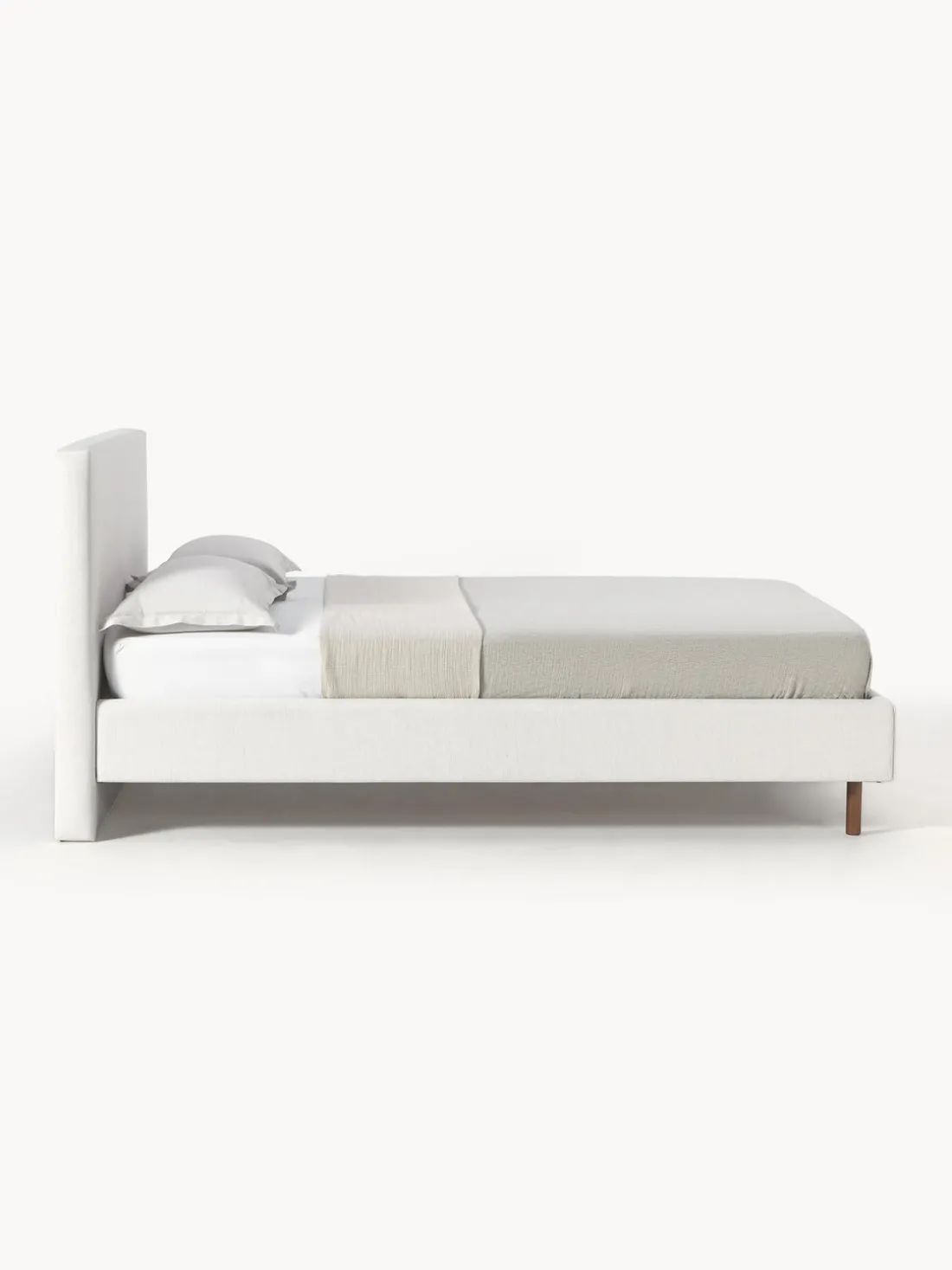 Cama tapizada con patas de madera Giulia