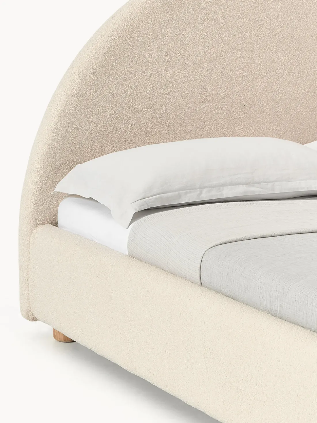 Cama tapizada en tejido bouclé Ebba