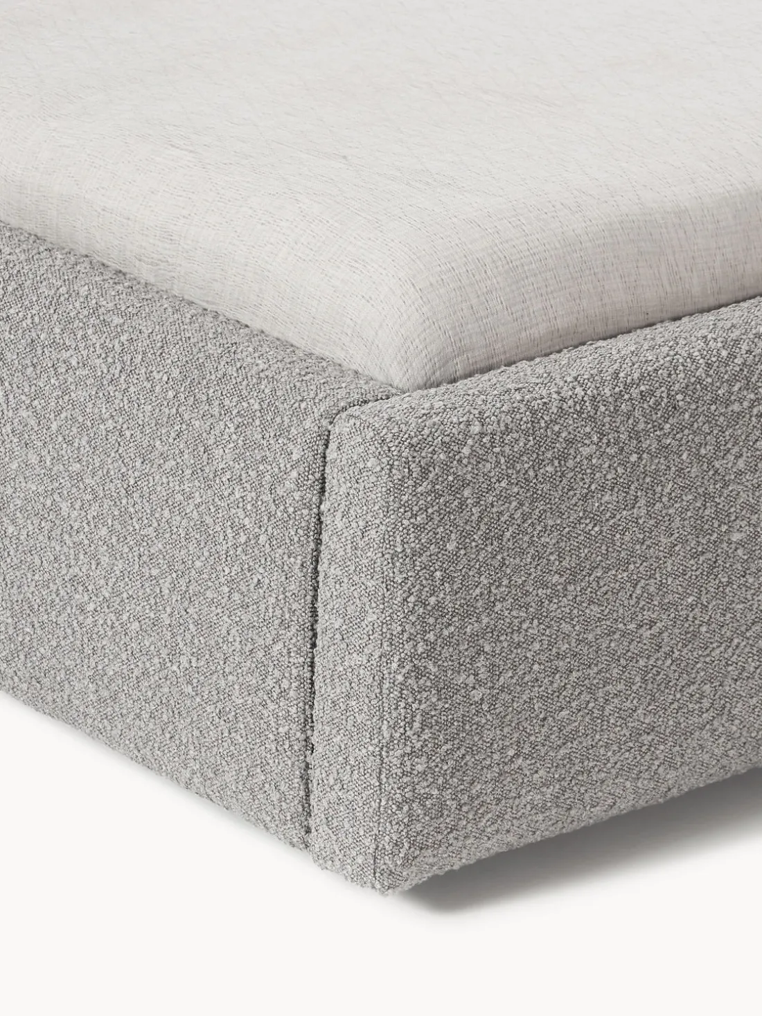 Cama tapizada en tejido bouclé Cloud