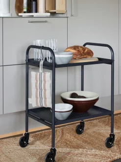 Camarera de metal Maki