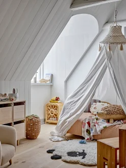 Cesta infantil de ratán en forma de fresa Pelino