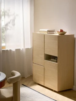 Chiffonnier de madera Larsen