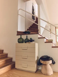 Cómoda artesanal de madera sungkai Spacious