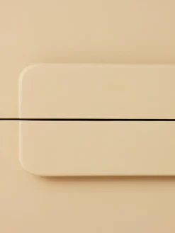 Cómoda artesanal de madera sungkai Spacious