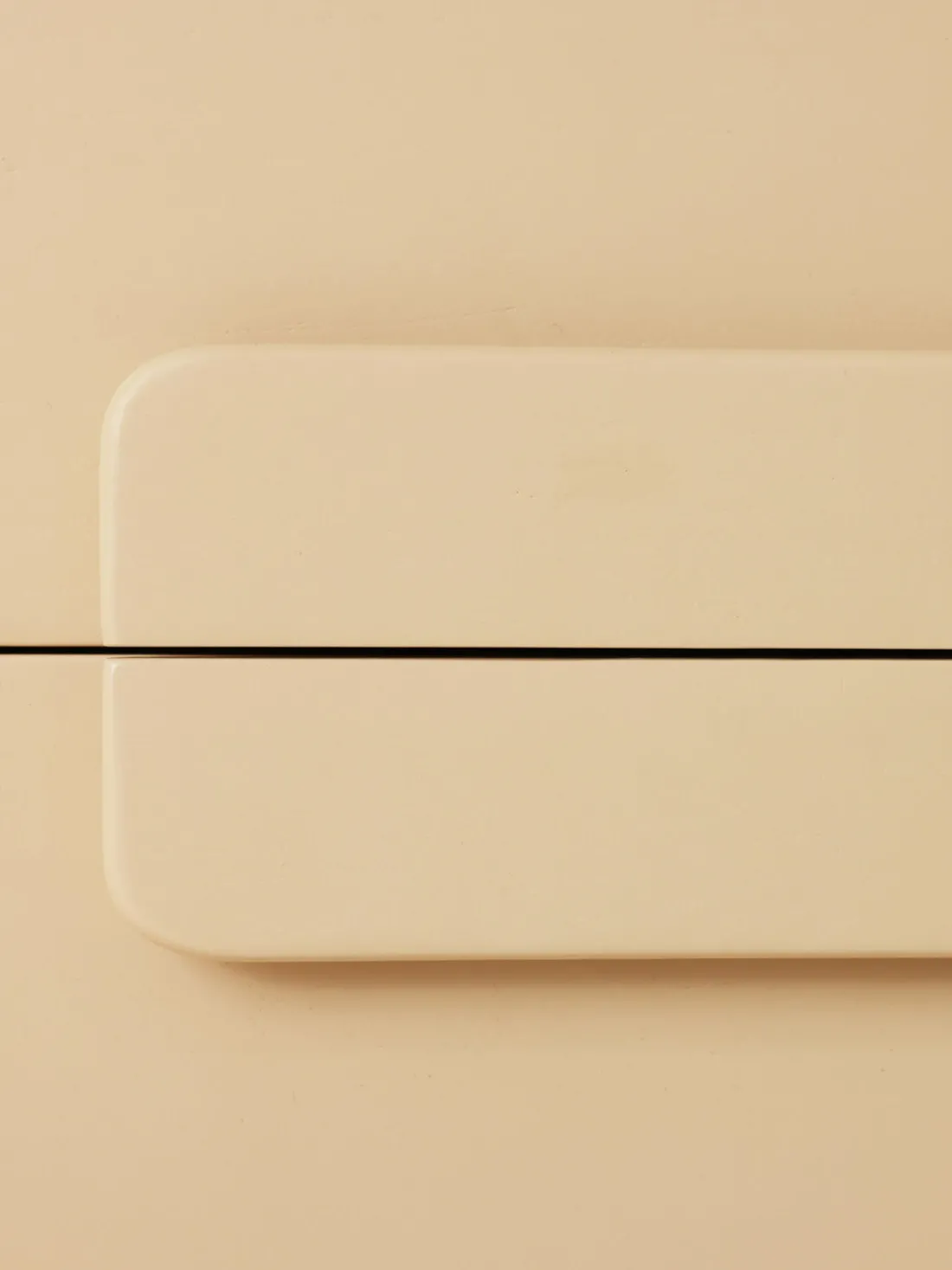 Cómoda artesanal de madera sungkai Spacious