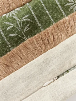 Cojín artesanal con flecos Mako