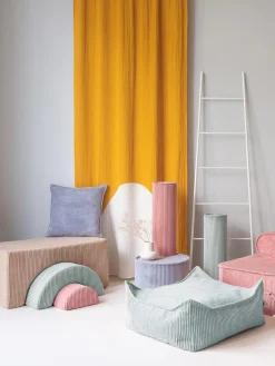 Cojín de suelo infantil de pana Sugar