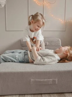 Colchoneta de salto infantil artesanal de pana mate