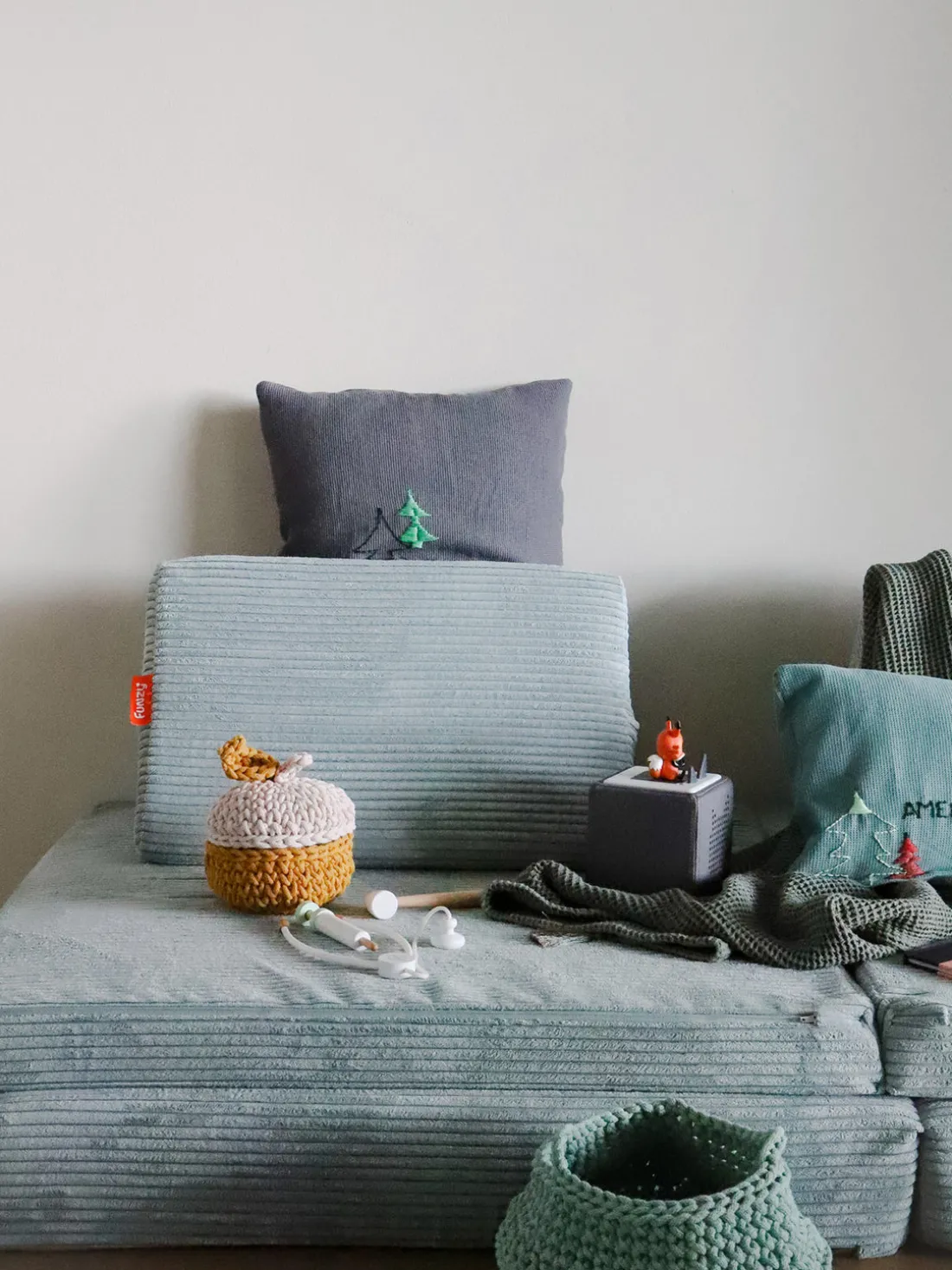 Colchoneta de salto infantil artesanal de pana mate