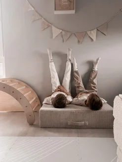 Colchoneta de salto infantil artesanal de pana mate