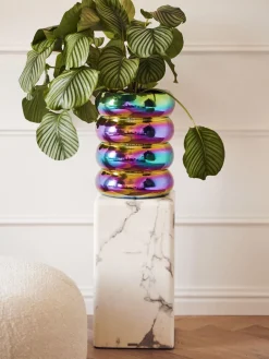 Columna decorativa en aspecto mármol Look