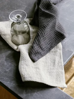 Copas de vino tinto sopladas Nordic Bistro, 4 uds.