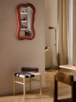 Espejo de pared con marco ondulado Cosimo