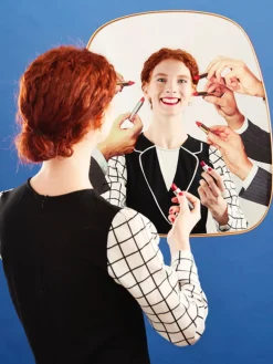 Espejo de pared Lipsticks