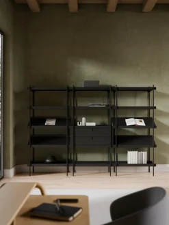 Estantería alta con marco inclinado Rio