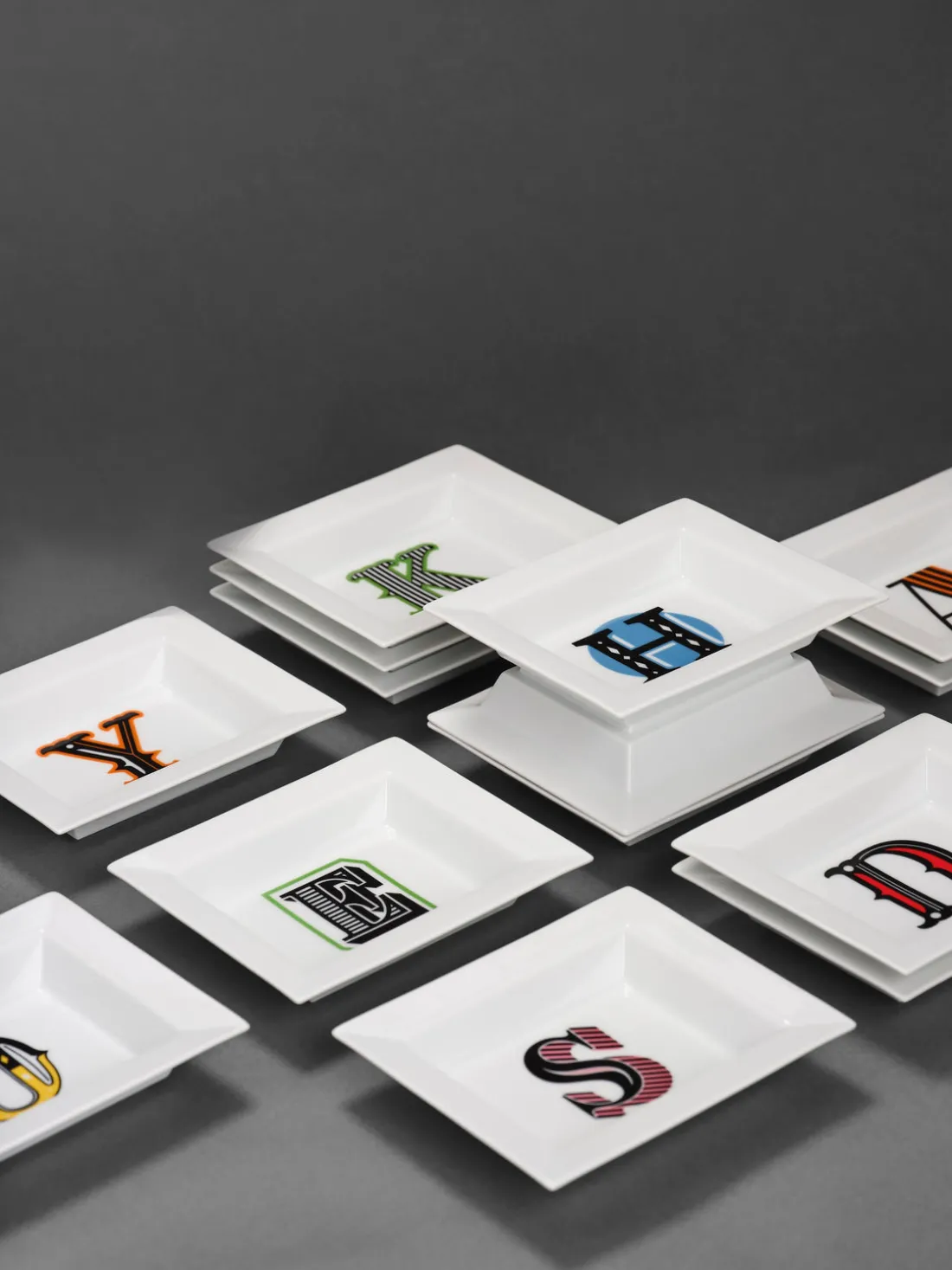 Fuente decorativa artesanal Westwing Collection | MEISSEN Initials